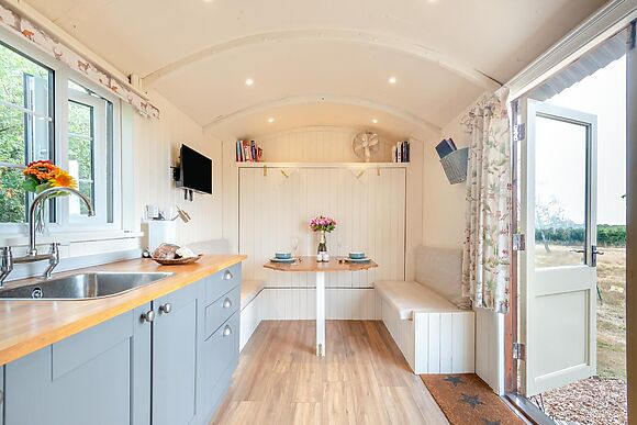 1-Bedroom Shepherd's Hut in Ingham
