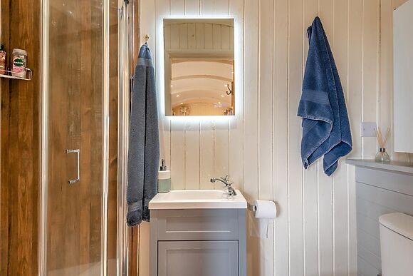 1-Bedroom Shepherd's Hut in Ingham