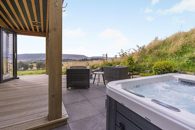 A secluded lodge for two sits high on the hillside above Strathmiglo in inland Fife