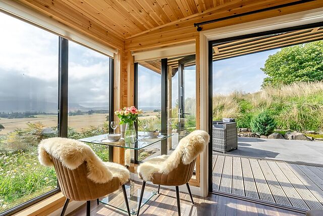 1-Bedroom Hot Tub Lodge with Log Burner in Strathmiglo