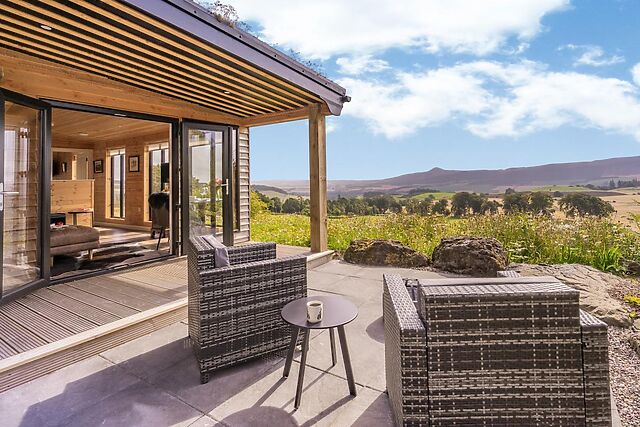 1-Bedroom Hot Tub Lodge in Strathmiglo