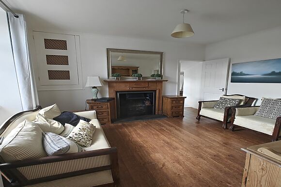 4-Bedroom House in Llanelli