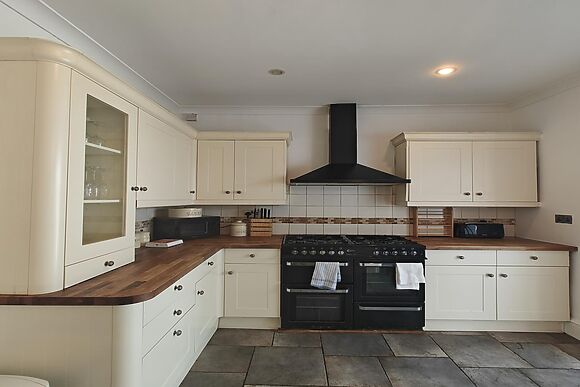 4-Bedroom House in Llanelli