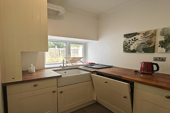 4-Bedroom House in Llanelli