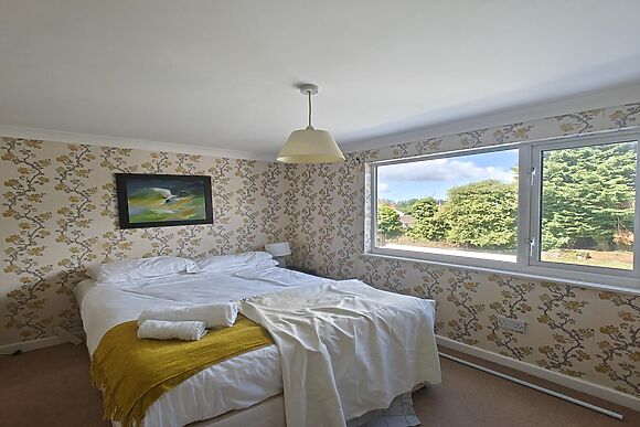 4-Bedroom House in Llanelli
