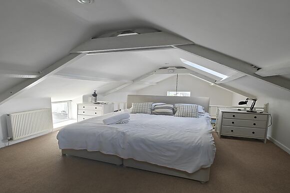 4-Bedroom House in Llanelli