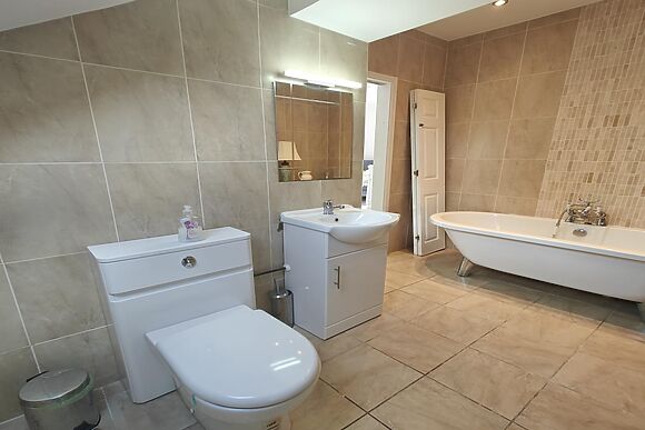4-Bedroom House in Llanelli
