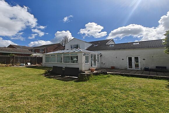 4-Bedroom House in Llanelli