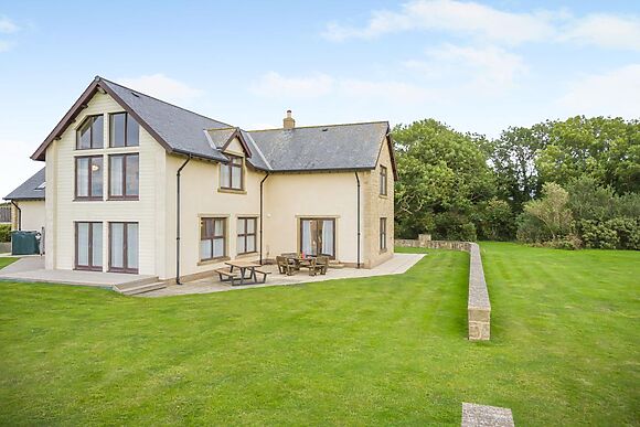 Large Cottage for 10 in Newton-by-the-Sea, group cottage in Newton-by-the-Sea, sleeps 10