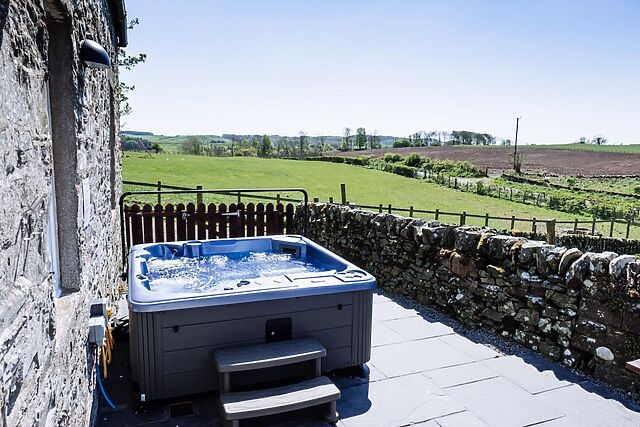 2-Bedroom Hot Tub Cottage in Kirkcudbright
