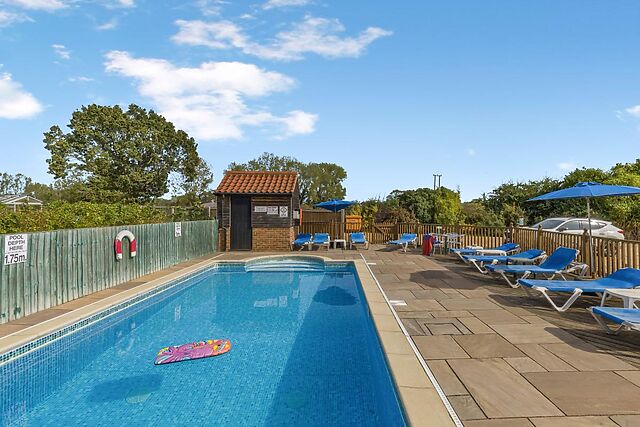 3-Bedroom Hot Tub Barn with Pool in King's Lynn