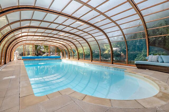 3-Bedroom Hot Tub Cottage in Cheltenham
