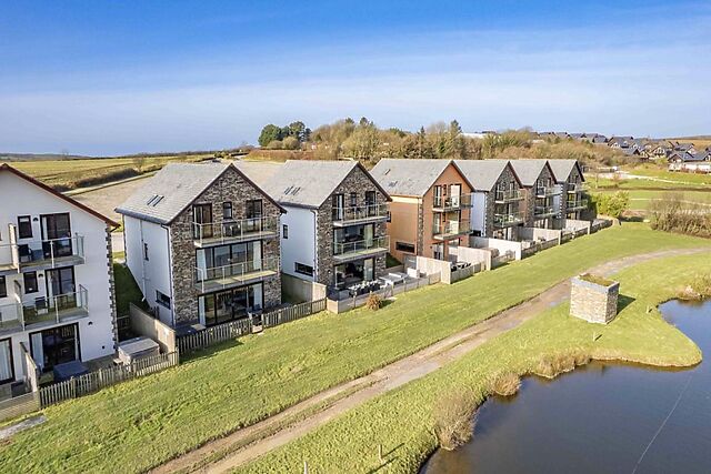 6-Bedroom Cottage with Hot Tub in Winnards Perch