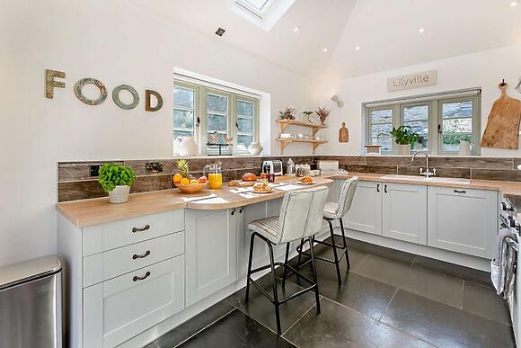 Lilyville - Higher Treyone