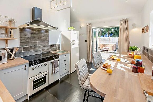 Lilyville - Higher Treyone