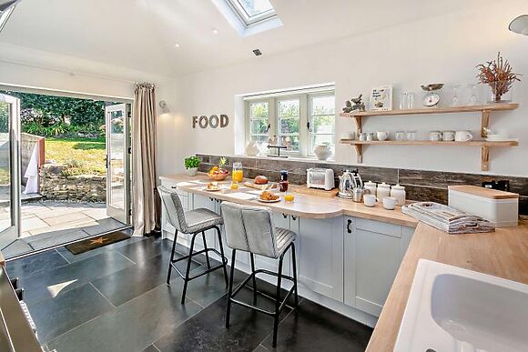 Lilyville - Higher Treyone