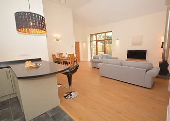 Open-plan lounge/kitchen/dining area