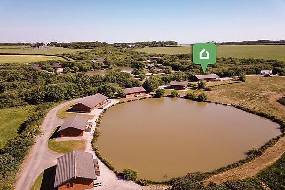 Clovelly Lakes Falcon Lodge Twelve