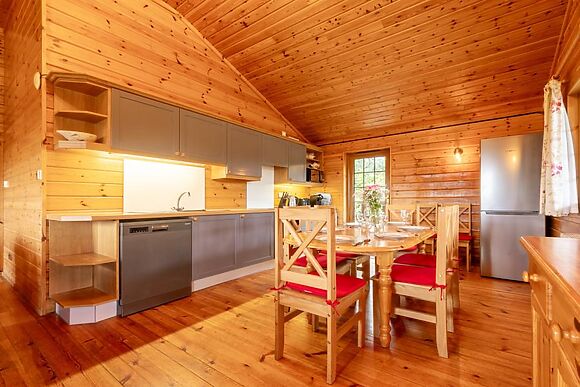 Clovelly Lakes Falcon Lodge Twelve