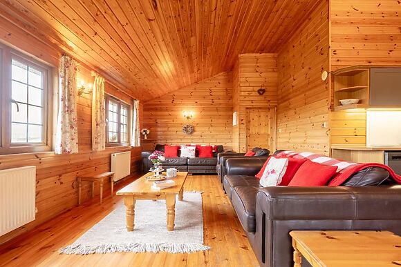 Clovelly Lakes Falcon Lodge Twelve