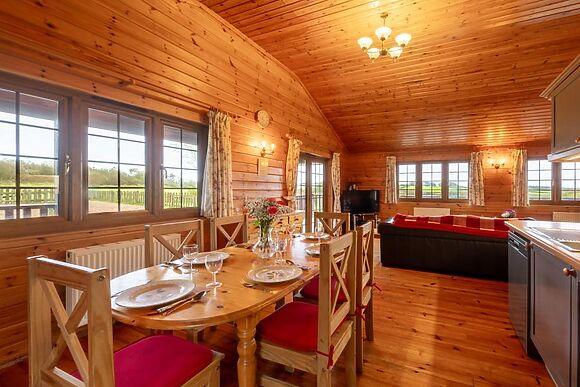 Clovelly Lakes Falcon Lodge Twelve