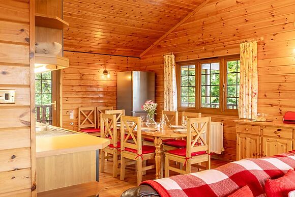 Clovelly Lakes Falcon Lodge Twelve