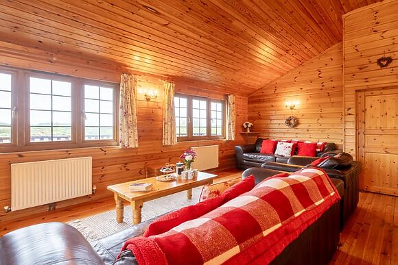 Clovelly Lakes Falcon Lodge Twelve