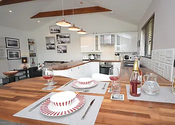 Open-plan lounge/kitchen/diner