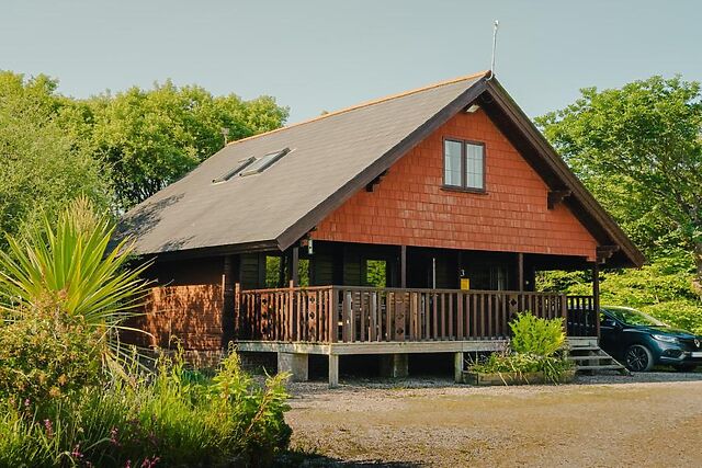 Clovelly Lakes Osprey Lodge Three