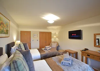 Super-king-size zip and link on lower ground floor with balcony