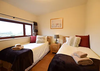 Super-king-size zip and link on ground floor