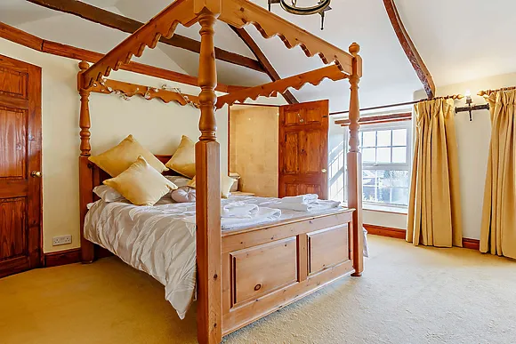 Woolstone Farmhouse