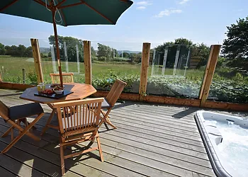 Enclosed private decking with sunken hot tub 