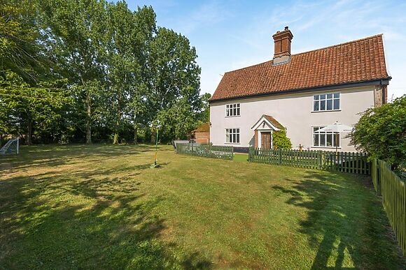 The Farm House At Shelton
