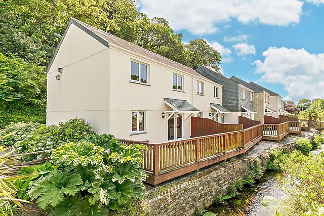 3-Bedroom Hot Tub Cottage in Goldenbank