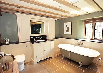 Wet room and roll-top bath 