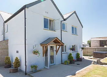 Home from home for a lovely relaxing holiday in the Cornish countryside