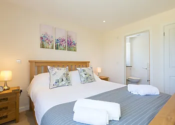 King-size bedroom with en-suite bathroom