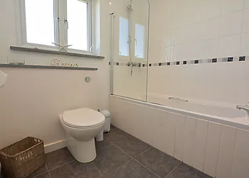 The larger family bathroom