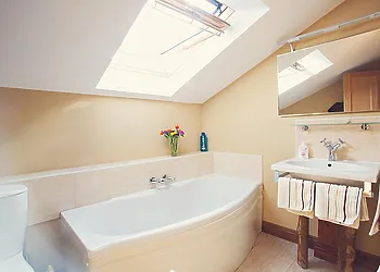 En-suite bathroom in the upper barn double bedroom