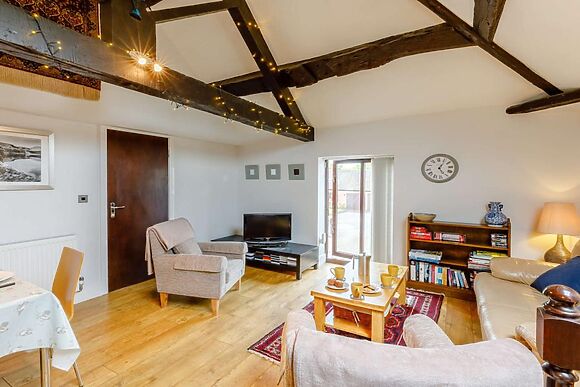 The Old Hall Farmhouse Barn