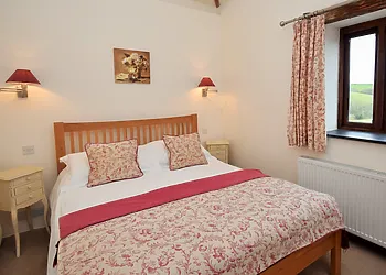 King-size bedroom with ensuite