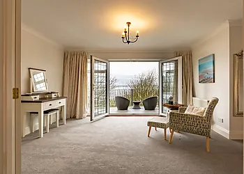 Small seating area with sea views and a step onto the balcony