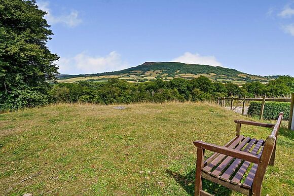 Golwg Y Mynydd Triley Court