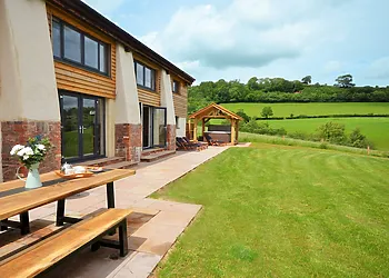 Fantastic barn with plenty of outdoor space for all the family