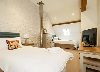 Twin zip-and-link bedroom with TV