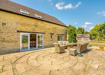 Orchard Barn And Thames View