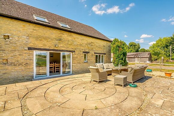 Orchard Barn And Thames View