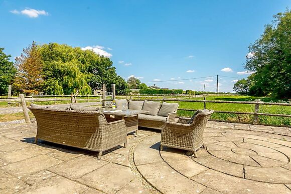 Orchard Barn And Thames View