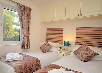 Twin bedroom